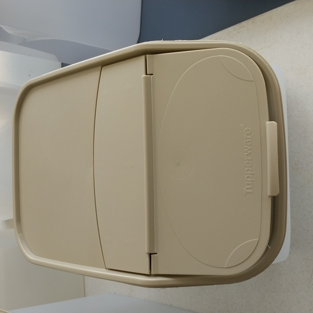 TUPPERWARE MODULAR MATES TAN Medium size